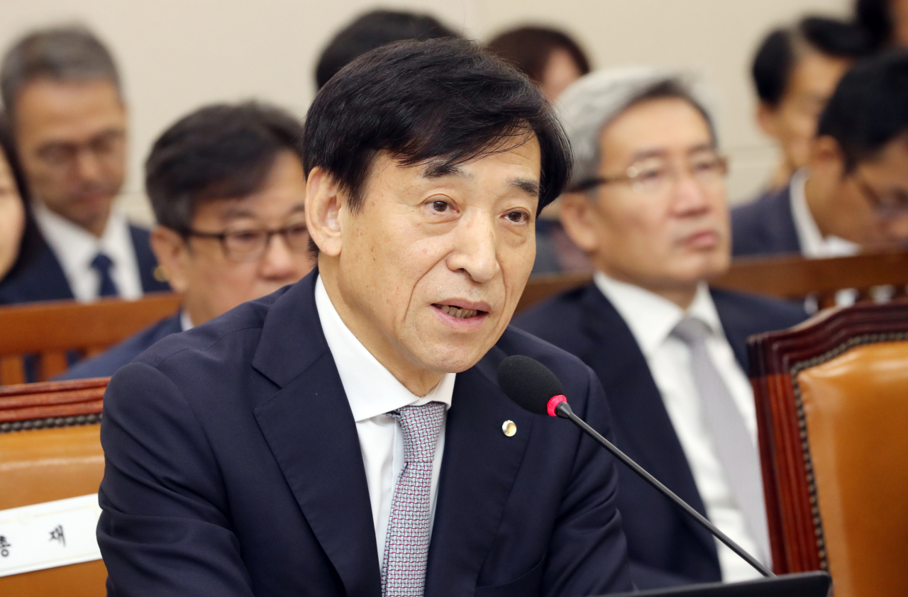 이주열 한국은행 총재가 국회 기획재정위원회에 참석, 발언을 하고 있다. 연합뉴스