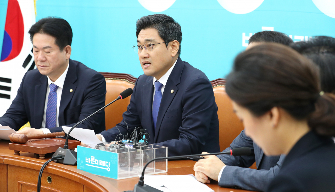 오신환 바른미래당 원내대표(왼쪽 두번째)가 10일 오전 국회에서 열린 국감대책 회의에서 발언하고 있다. [연합]