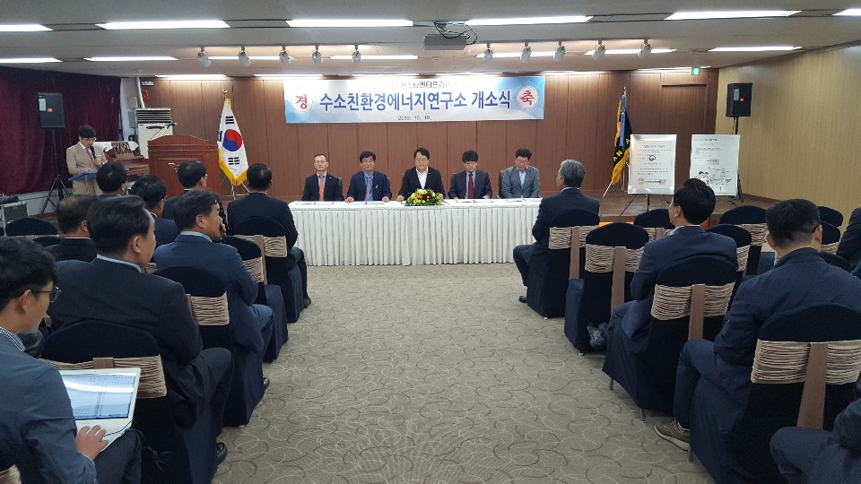 팬스타엔터프라이즈가 10일 부산 중구 팬스타크루즈프라자에서 수소친환경에너지연구소 개소식을 열고 있다. 부산=윤정희 기자/cgnhee@heraldcorp.com