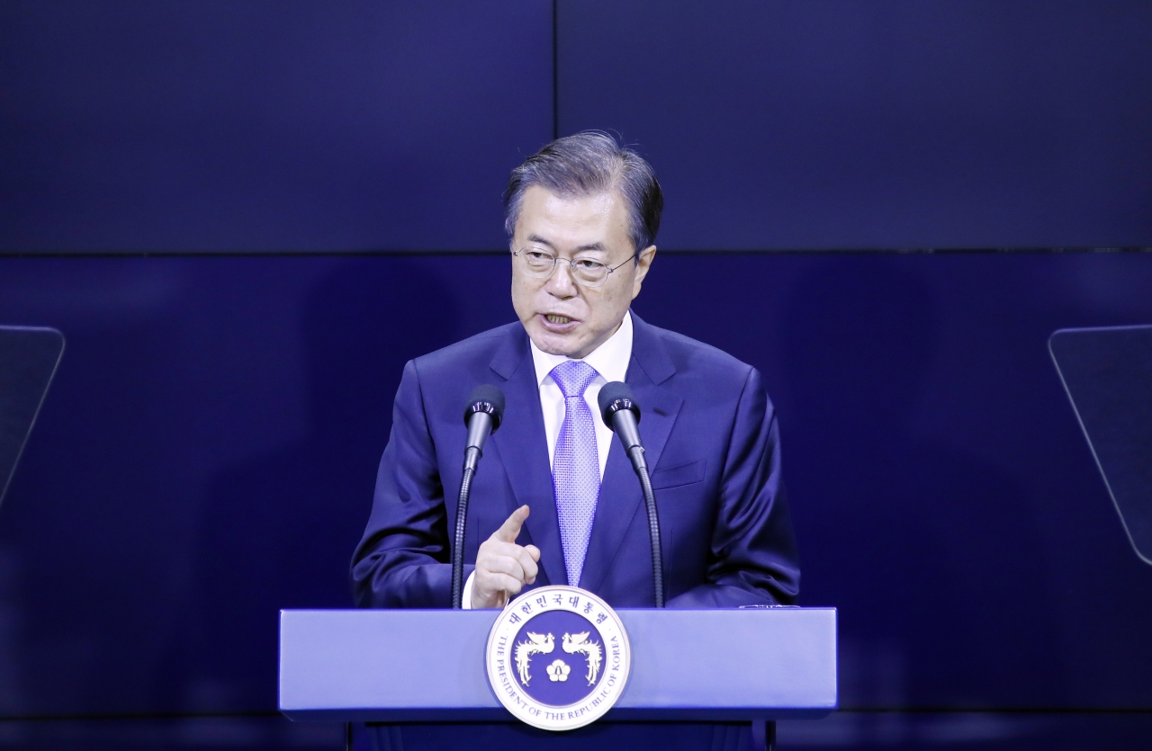 문재인 대통령이 지난 10일 충남 아산시 삼성디스플레이 아산공장에서 열린 삼성디스플레이 신규 투자 및 상생협력 협약식에서 발언하고 있다. [연합]