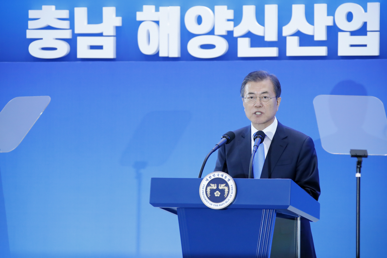 문재인 대통령이 10일 오후 충남 홍성군 충남도청에서 열린 해양신산업 발전전략 보고회에서 발언하고 있다. [연합]