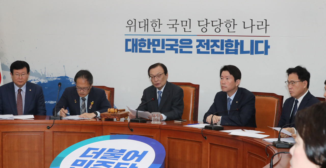 더불어민주당 이해찬 대표가 11일 오전 국회에서 열린 최고위원회의에서 발언하고 있다. 연합뉴스