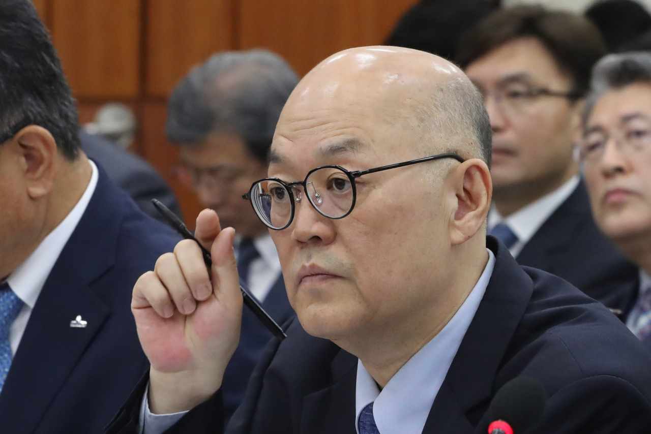 이병권 한국과학기술연구원(KIST) 원장이 11일 국회에서 열린 과학기술정보방송통신위원회 국정감사에서 의원 질의를 듣고 있다. [연합]