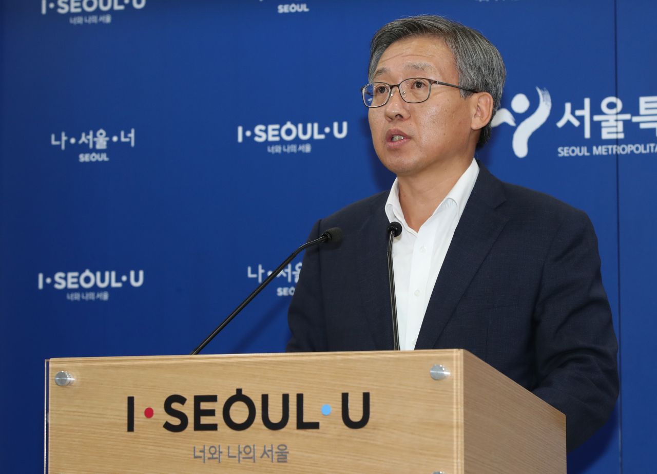 강태웅 서울시 행정1부시장이 지난달 30일 오후 서울 중구 서울시청 브리핑룸에서 서울교통공사 채용비리의혹 관련 감사원 감사에 대한 서울시 입장을 발표하고 있다. 연합뉴스