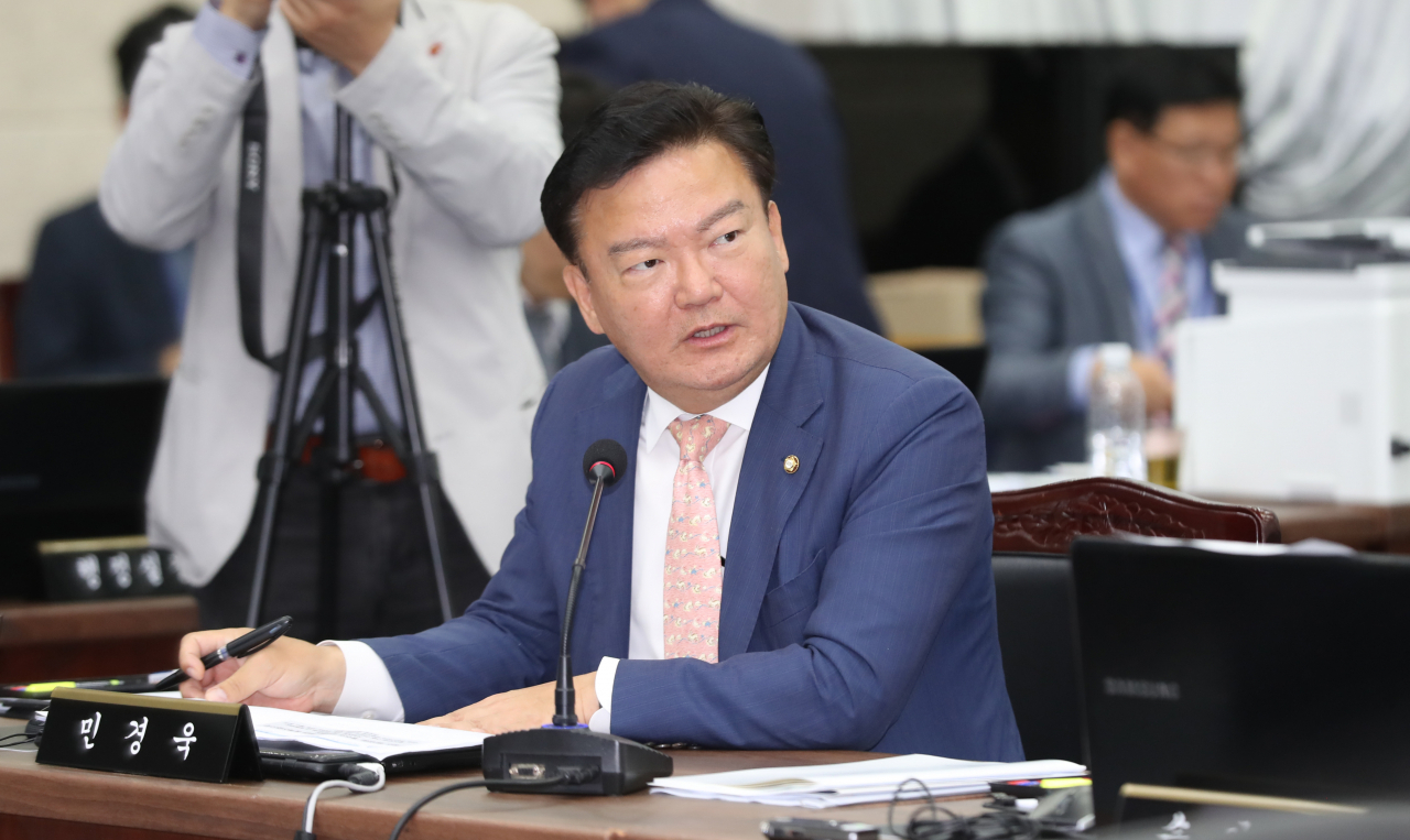 국회 국토교통위원회 국정감사에서 자유한국당 민경욱 위원이 질의하고 있다. [연합뉴스]