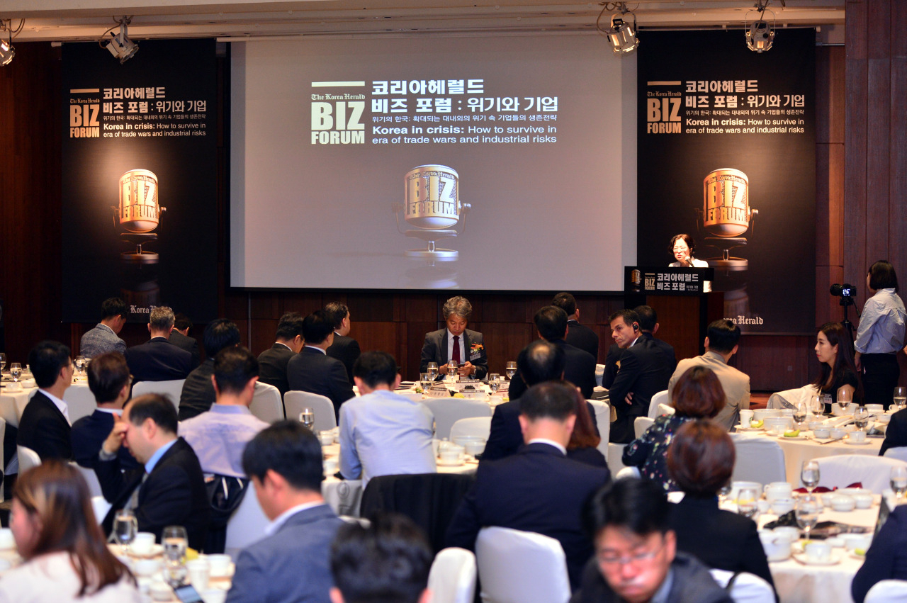 11일 서울 장충동 신라호텔에서 열린 ‘제2회 코리아헤럴드 비즈포럼’ 참석자들이 조성욱 공정거래위원장의 축사를 듣고 있다. [박현구 기자/phko@heraldcorp.com]
