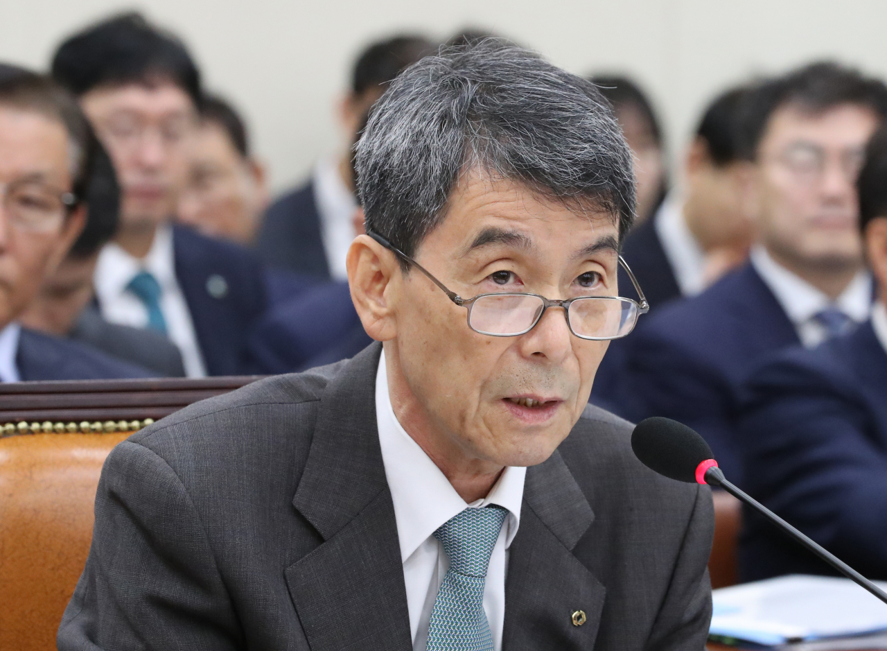 이동걸 KDB산업은행 회장이 14일 오전 국회에서 열린 정무위원회 국정감사에서 의원 질의에 답변하고 있다. [사진=연합뉴스]