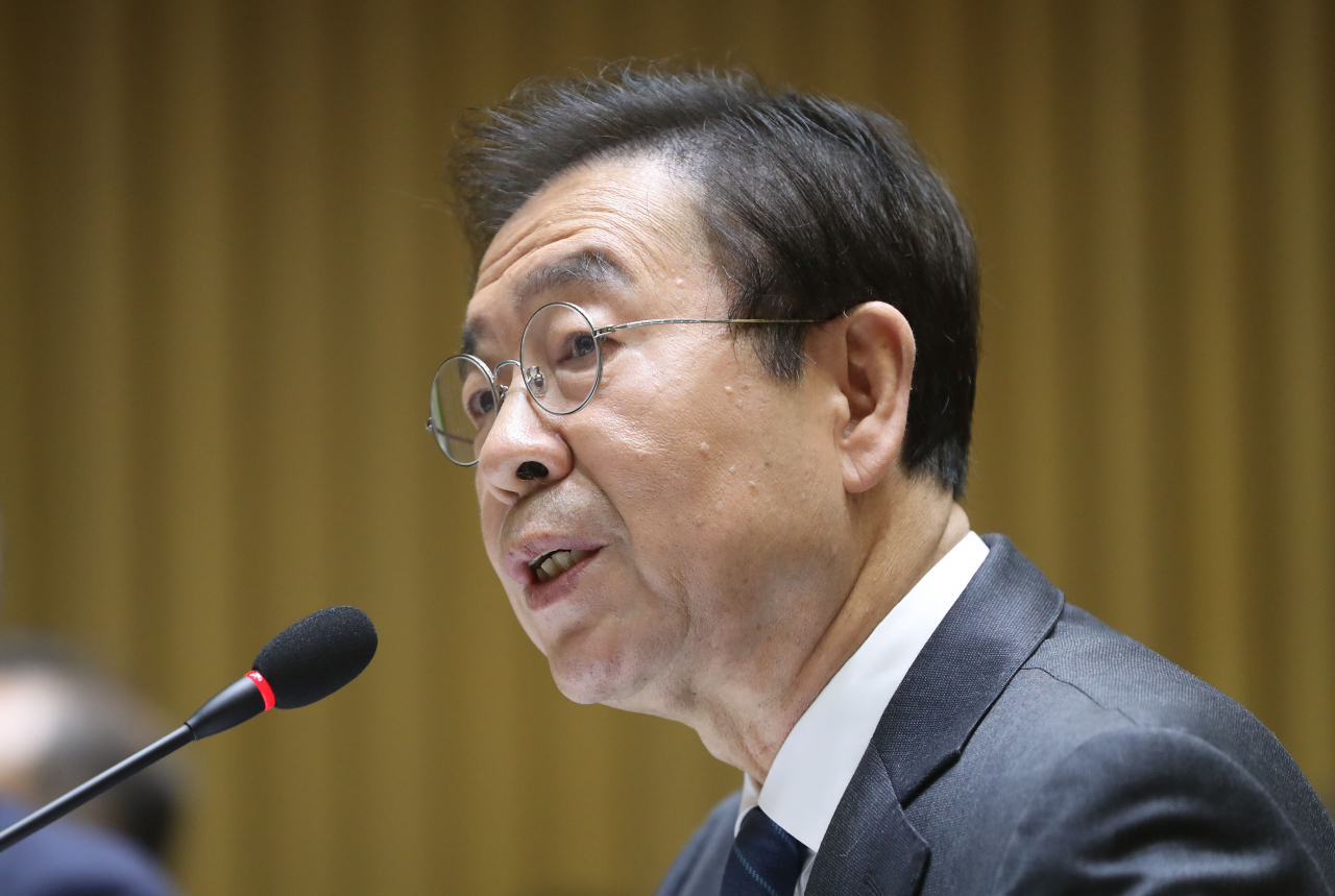박원순 서울시장이 14일 오전 서울시청에서 열린 국회 행정안전위원회 국정감사에서 의원 질의에 답변을 하고 있다. 연합뉴스