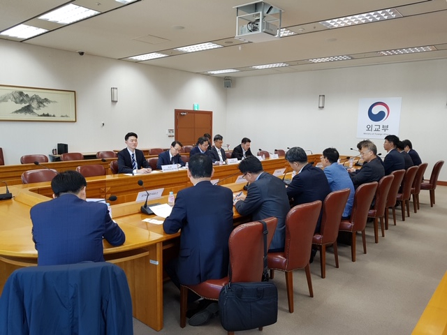 14일 이상진 외교부 재외동포영사실장의 주재로 이라크 주재 우리 기업들의 안전간담회가 진행되고 있다. [외교부 제공]