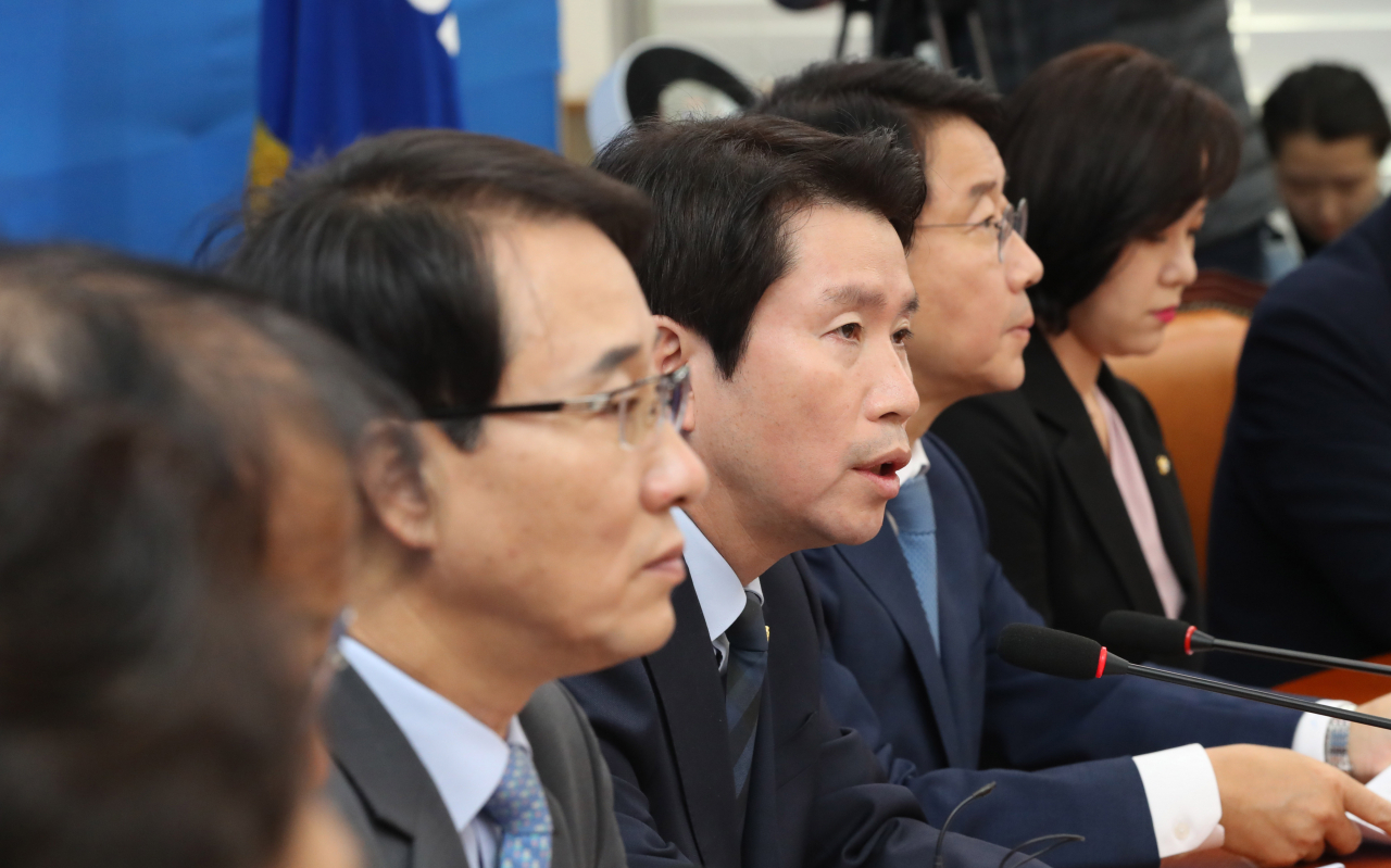 이인영 더불어민주당 원내대표가 15일 오전 국회에서 열린 원내대책회의-상임위간사단 연석회의에서 발언하고 있다. 연합뉴스