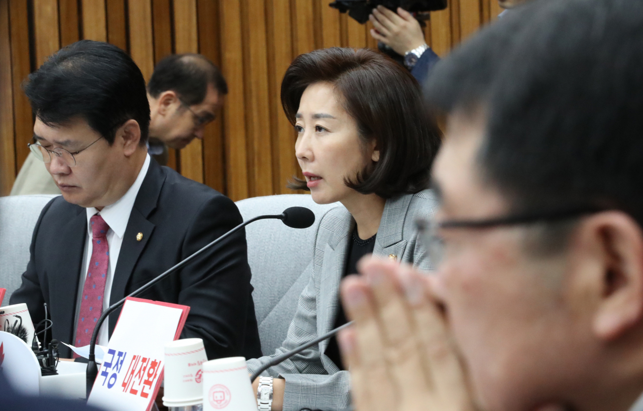 나경원 자유한국당 원내대표가 15일 국회에서 열린 '文실정 및 조국 심판' 국정감사 중간점검회의에서 발언하고 있다. [연합]
