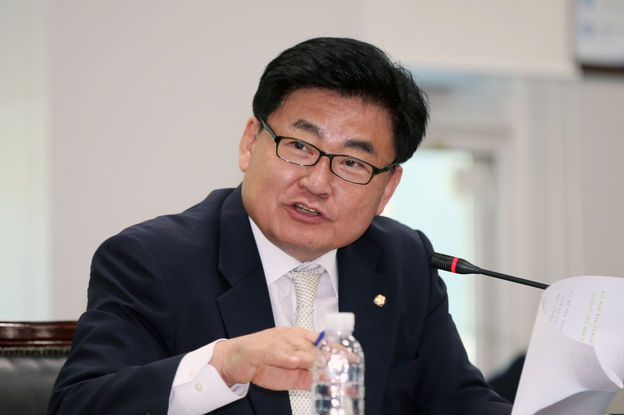 10일 오전 전남 무안군 전남지방경찰청에서 열린 국회 행정안전위원회 국정감사에서 더불어민주당 소병훈 의원이 질의하고 있다. 연합뉴스