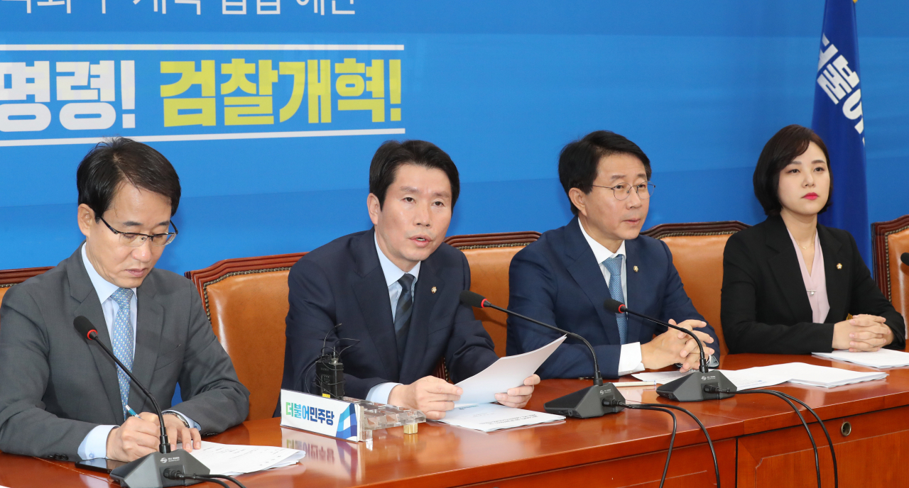 더불어민주당 이인영 원내대표가 15일 오전 국회에서 열린 원내대책회의-상임위간사단 연석회의에서 발언하고 있다. 연합뉴스