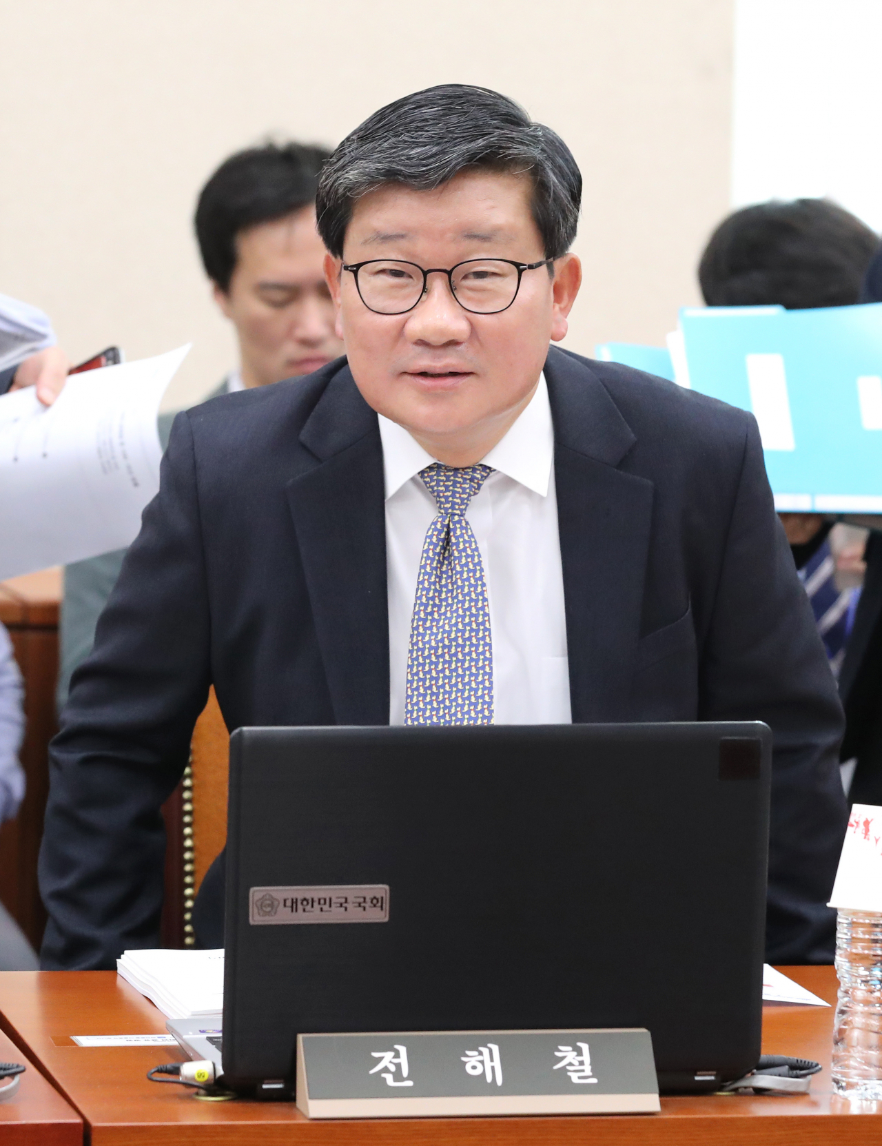 더불어민주당 전해철 의원이 15일 오전 열린 국회 정무위원회의 한국자산관리공사, 한국주택금융공사, 신용보증기금 등의 국정감사에 참석하고 있다. [연합]
