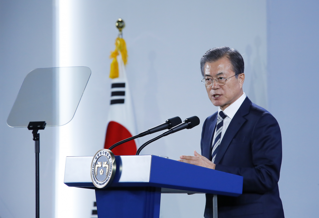 문재인 대통령이 15일 오후 경기도 화성시 현대자동차 남양연구소에서 열린 미래차산업 국가비전 선포식에서 발언하고 있다. [연합]
