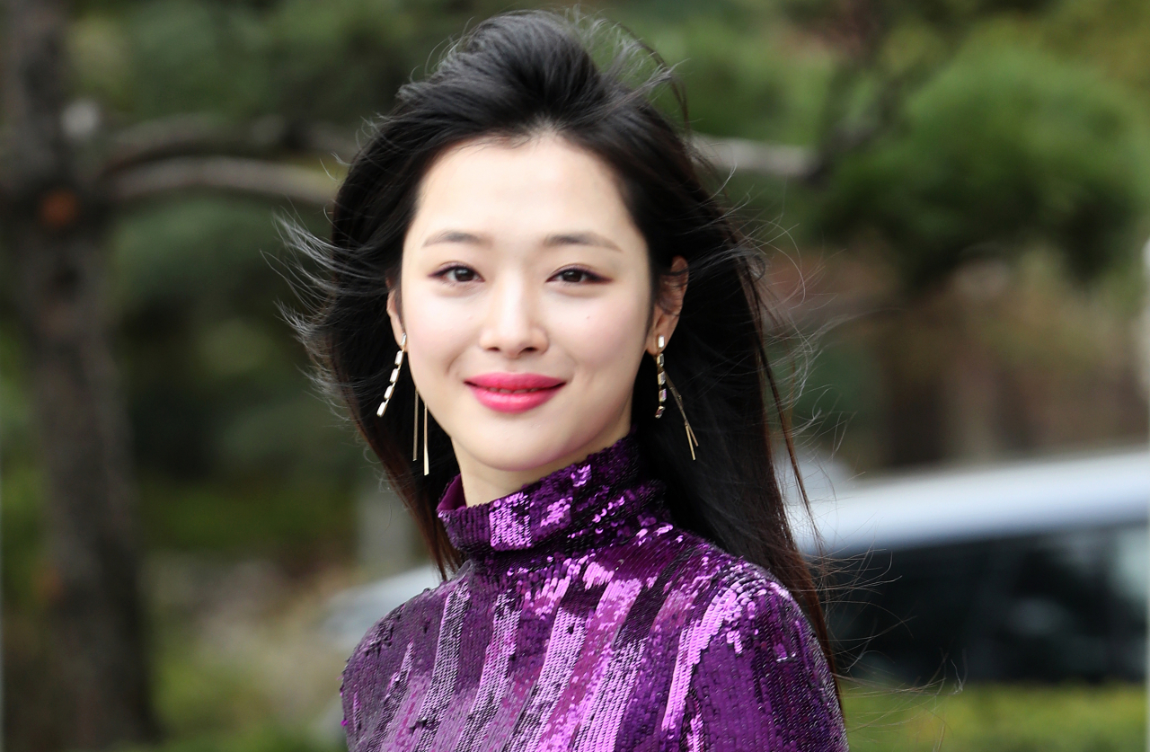 걸그룹 에프엑스 출신 가수 겸 배우 설리. 지난 14일 오후 경기 성남의 자택에서 숨진 채 발견됐다. [연합]