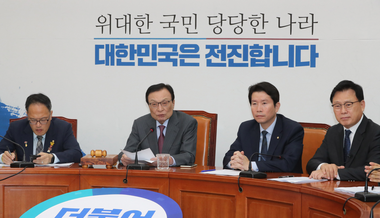 더불어민주당 이해찬 대표가 16일 오전 국회에서 열린 최고위원회의에서 발언하고 있다. 연합뉴스