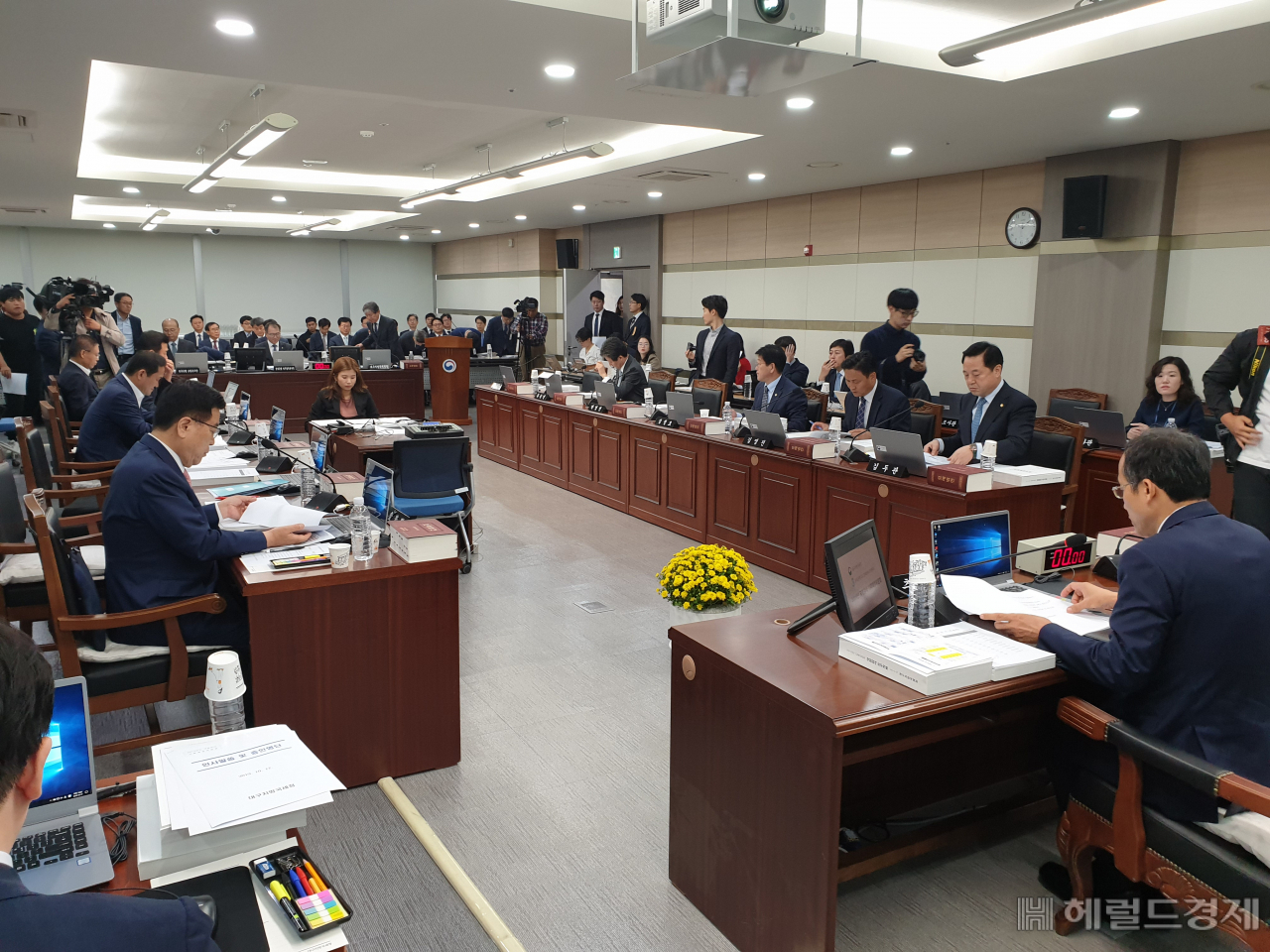 17일 국회 기획재정위원회의 대구지방국세청, 한국은행 대구경북본부·포항본부에 대한 2019 국정감사가 정부대구지방합동청사 4층 대회의실에서 열렸다.[사진=김병진기자]