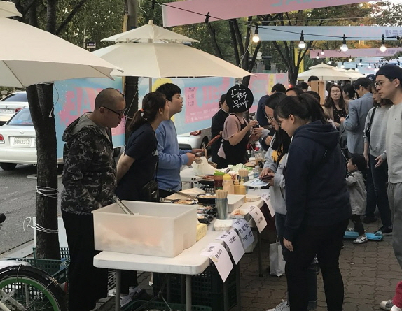 지난해 열린 헬로우 문래 플리마켓 모습. [영등포구 제공]
