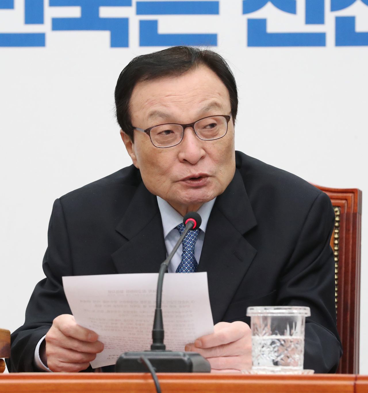 더불어민주당 이해찬 대표가 18일 오전 국회에서 열린 최고위원회의에서 발언하고 있는 모습. [연합]