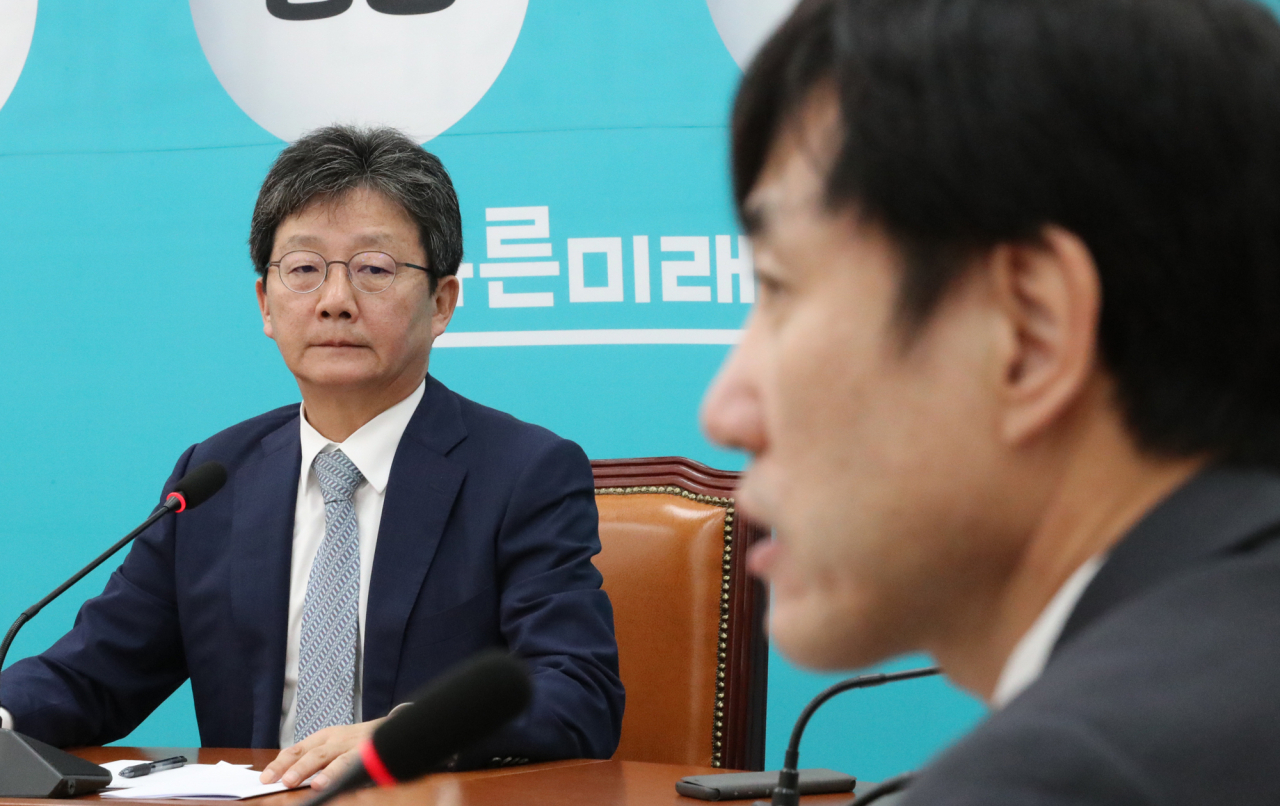 바른미래당 손학규 대표 퇴진을 요구하는 유승민·안철수계 비당권파 의원들이 출범한 '변화와 혁신을 위한 비상행동' 전체회의가 2일 국회에서 열려 하태경 의원이 발언하고 있다. [연합]