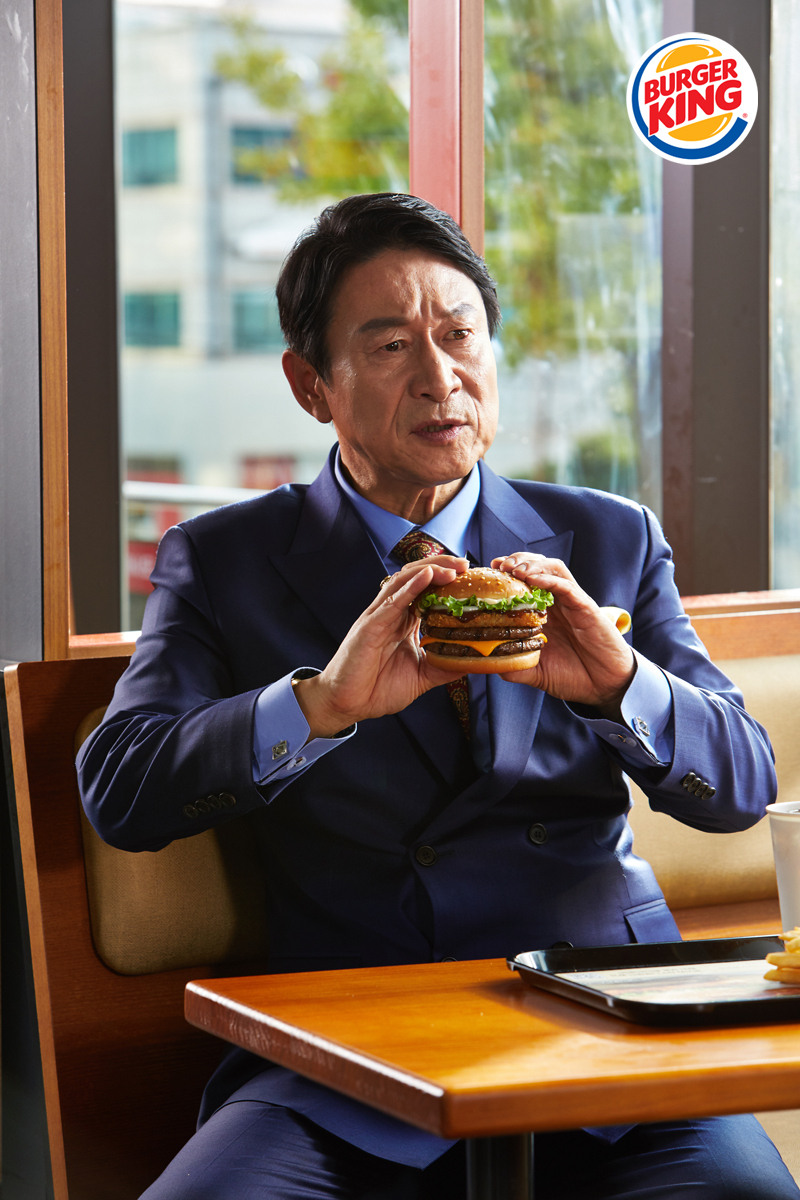 올데이킹 메뉴 '묻고 더블로 가!' 새 모델로 발탁된 배우 김응수씨. [버거킹 제공]