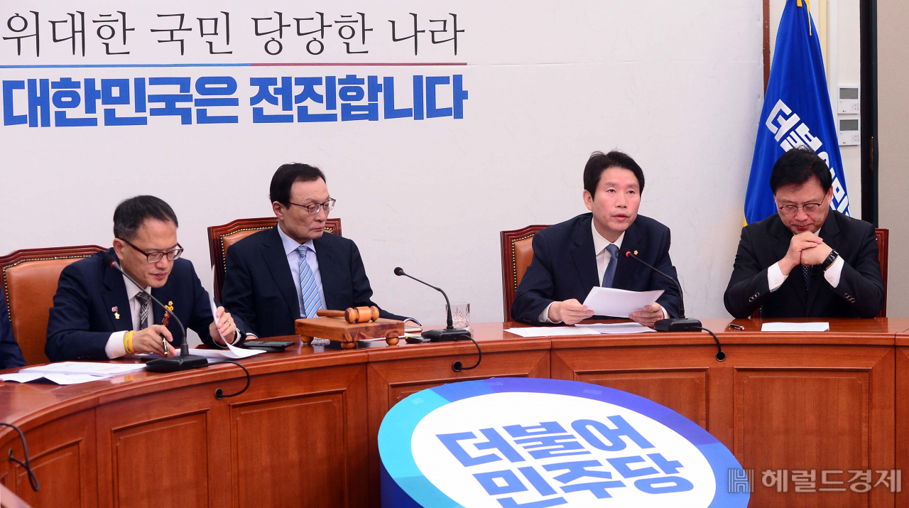 21일 서울 여의도 국회에서 열린 더불어민주당 최고위원회에서 이인영 원내대표가 발언을 하고 있다. 이 원내대표는 “공수처는 무소불위 권력의 검찰을 견제하는 것이 목적”이라며 “이회창·이재오·김문수·정몽준 등 20년 넘게 한국당 인사들이 주장해온 것이기도 하다”고 말했다. 이상섭 기자/babtong@heraldcorp.com