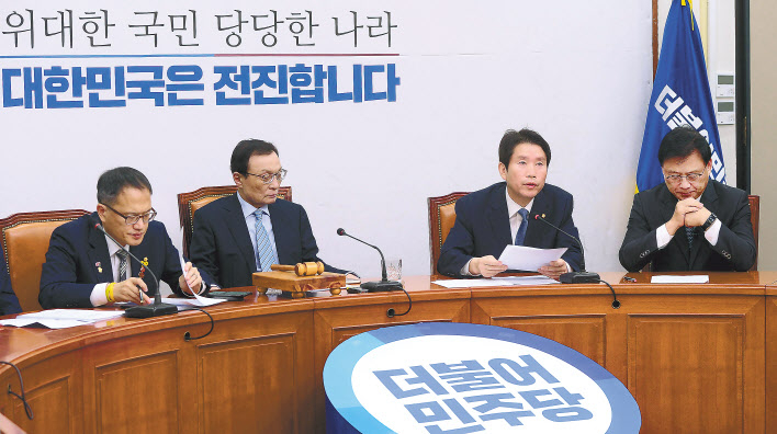 이인영 민주당 원내대표 21일 서울 여의도 국회에서 열린 더불어민주당 최고위원회에서 발언을 하고 있다. 이상섭 기자/babtong@