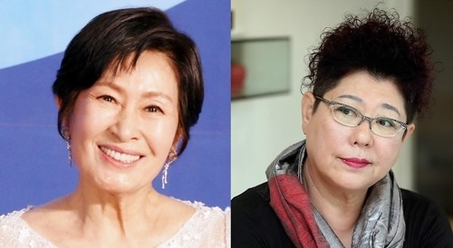 은관문화훈장을 받는 배우 김혜자(왼쪽)와 가수 양희은 [연합]