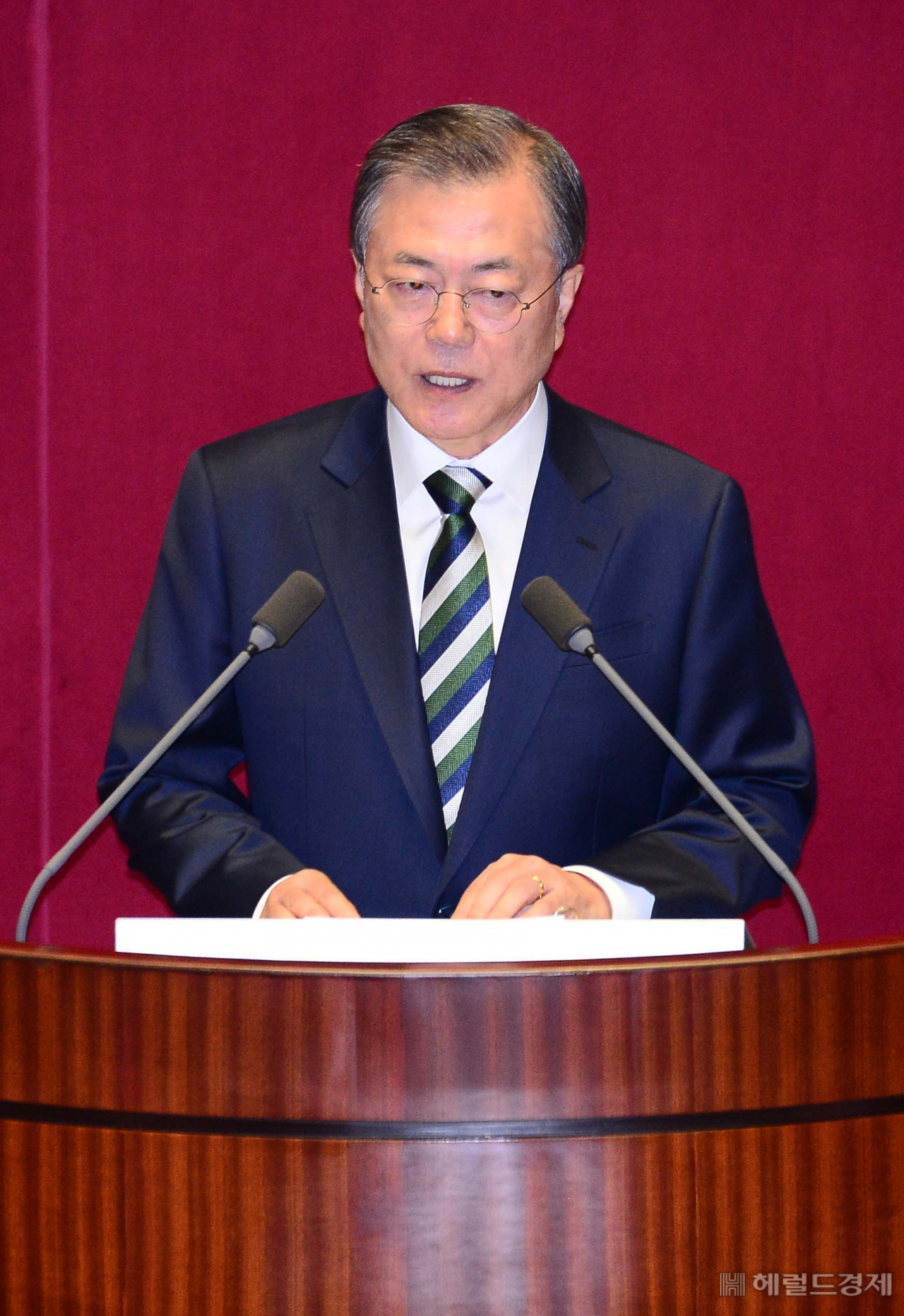 문재인 대통령이 22일 오전 서울 여의도 국회 본회의장에서 내년도(2020년) 예산안에 대한 시정연설을 하고 있다. 이번 시정연설에서 문 대통령은 내년도 513조 5000억원 규모의 정부 예산안과 국정 운영 방향을 설명할 예정이며 시정연설은 취임 후 네 번째이다. [이상섭 기자/bobtong@]