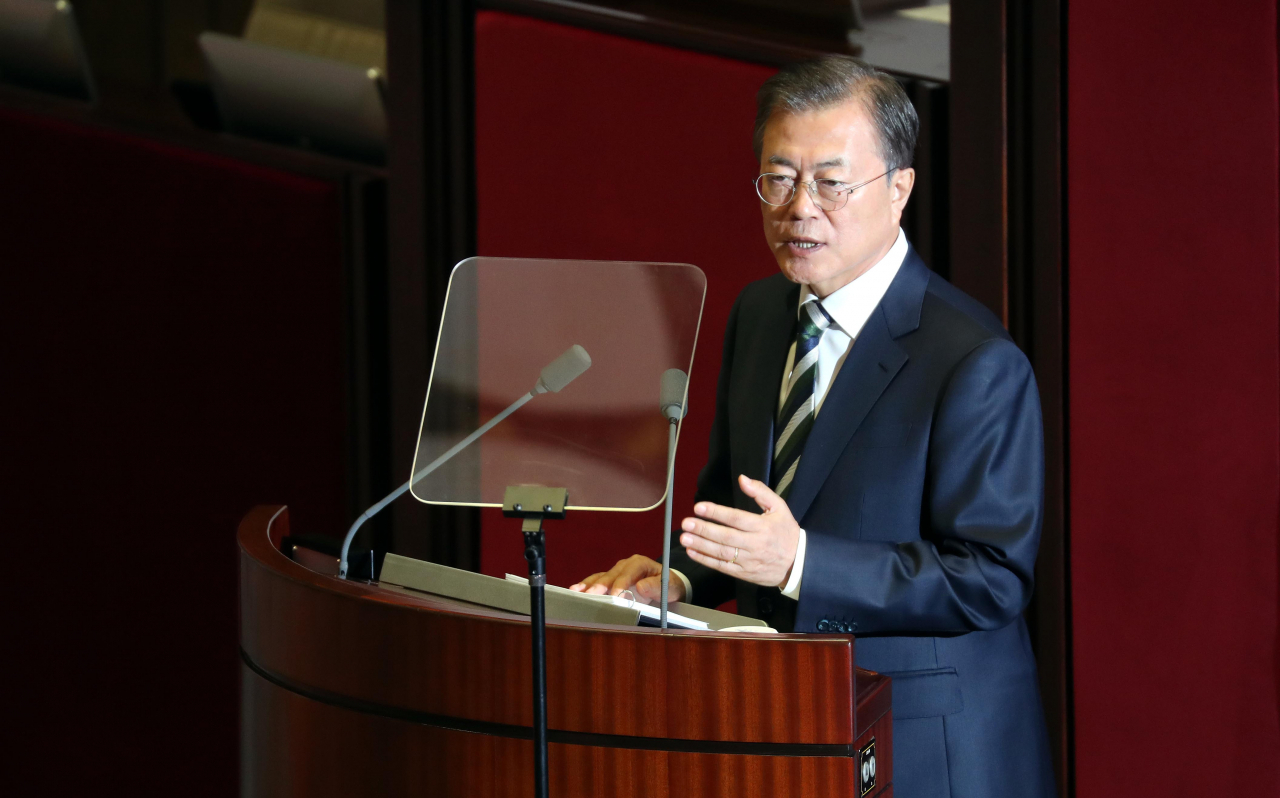 문재인 대통령이 22일 오전 열린 국회 본회의에서 2020년도 예산안 시정연설을 하고 있다. [연합]