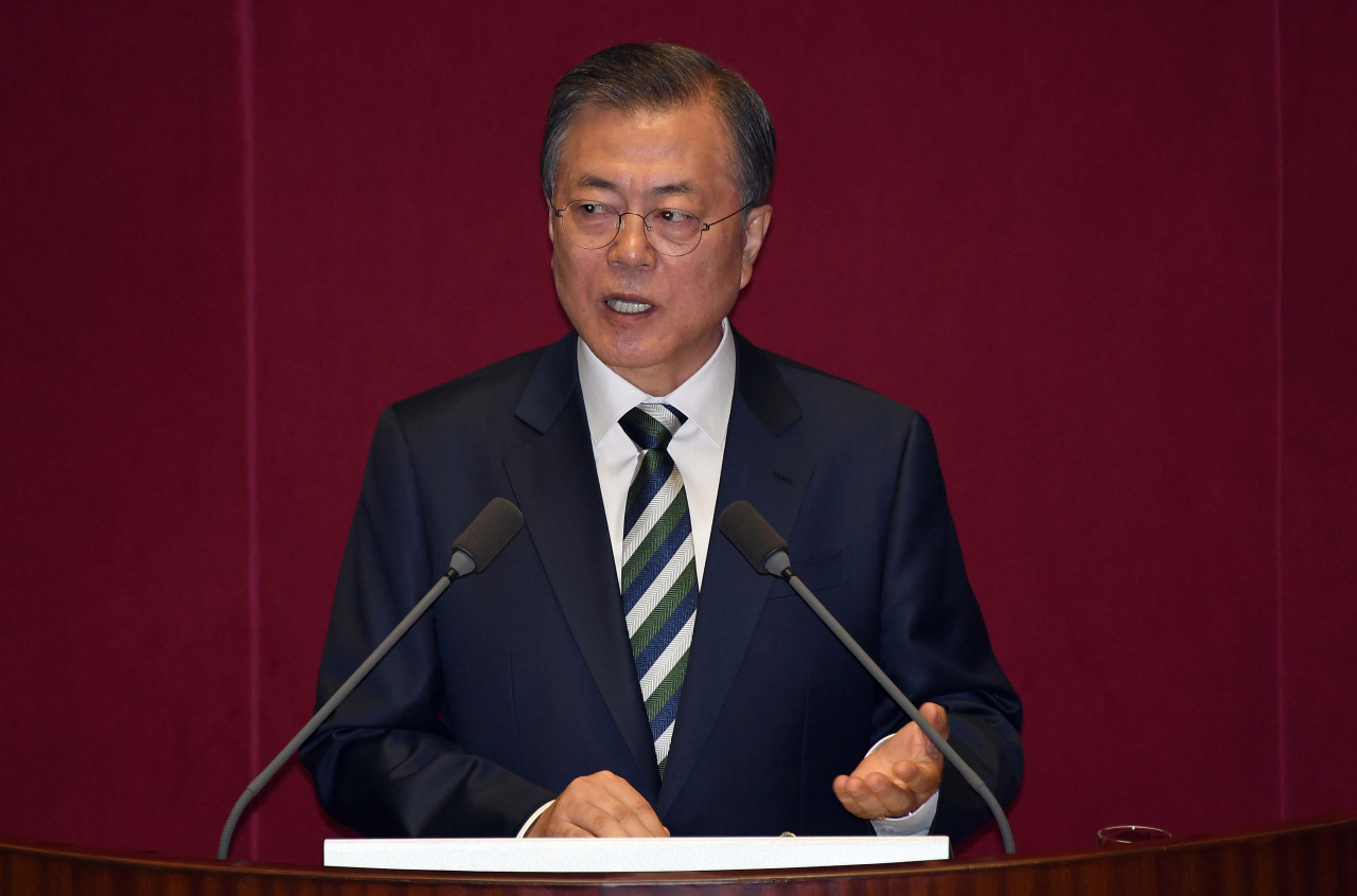 문재인 대통령이 지난 22일 국회 시정연설에서 정시 비율 상향을 언급하면서 교육계가 혼란에 빠졌다. 사진은 문 대통령의 국회 시정연설 모습. [연합]