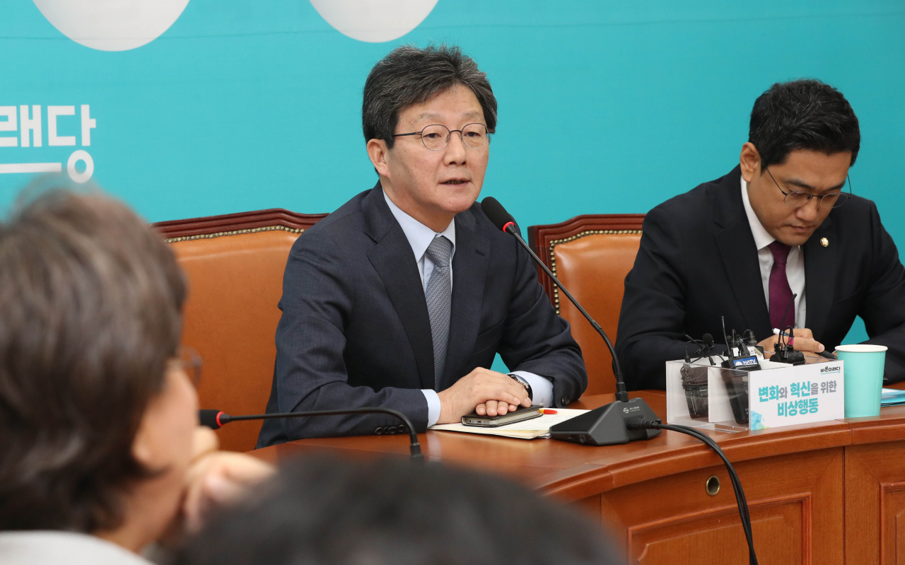 바른미래당내 비당권파 모임 '변화와 혁신을 위한 행동'(변혁) 대표인 유승민 의원이 23일 오전 국회에서 열린 '변혁' 의원 비상회의에서 발언하고 있다. [연합]