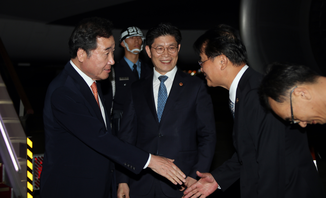 이낙연 국무총리가 일본 방문을 마치고 24일 경기도 성남 서울공항에 도착하고 있다. [연합]