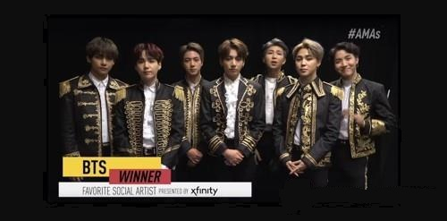 ‘2018 아메리칸 뮤직 어워즈’에서 '페이보릿 소셜 아티스트' 상을 받고 수상소감을 말하는 방탄소년단[아메리칸 뮤직 어워즈 유튜브 캡처]