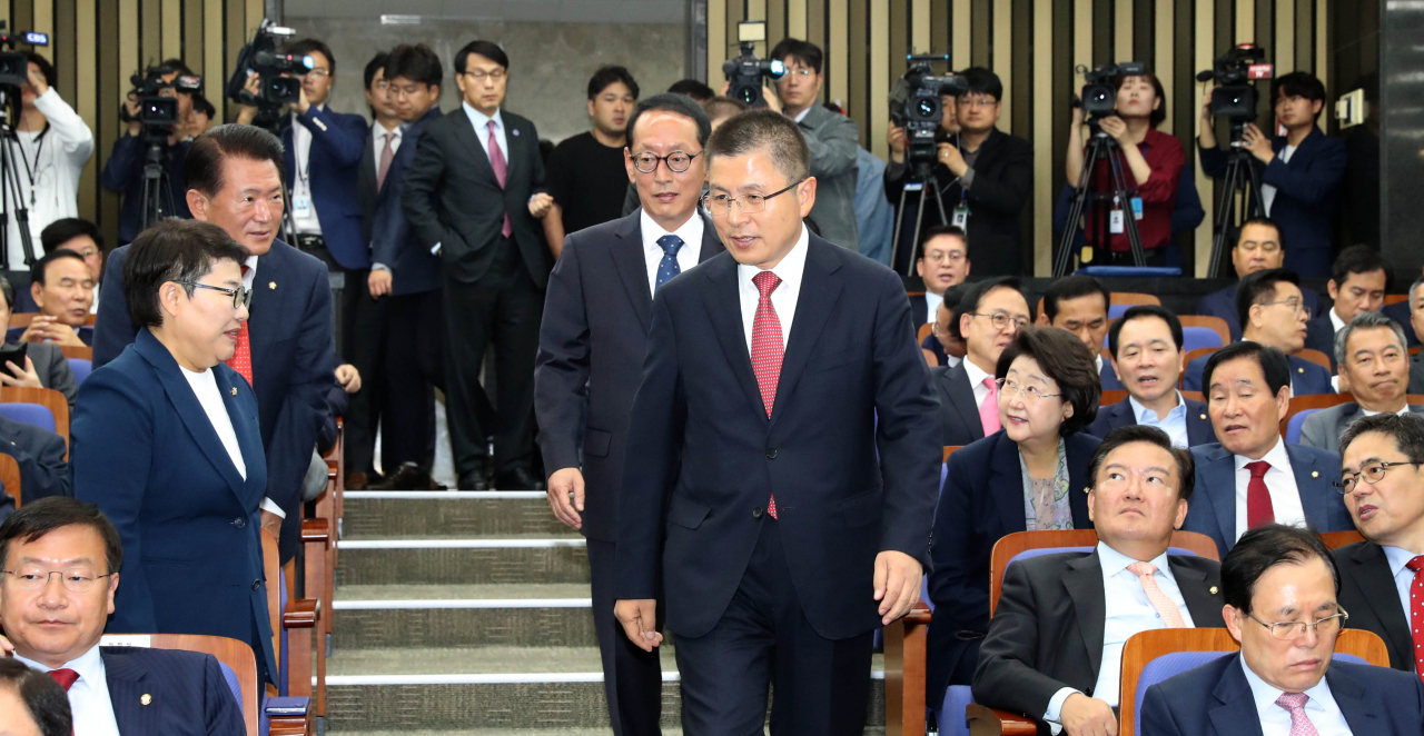 황교안 자유한국당 대표가 22일 국회에서 열린 의원총회에 참석하고 있다. [연합]