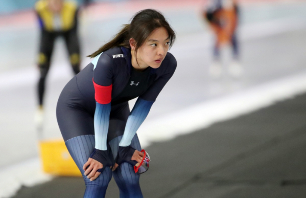 김보름이 지난 24일 서울 태릉빙상장에서 열린 SK텔레콤배 제54회 전국남녀종목별 스피드스케이팅 선수권대회 겸 2019-2020 국제빙상경기연맹(ISU) 월드컵 파견 선수 선발전 여자 3000ｍ에서 우승했다. 지난 2월 같은 경기장에서 열린 제100회 전국동계체육대회 스피드스케이팅 여자 1500m에서 우승했을 때의 김보름. [연합]