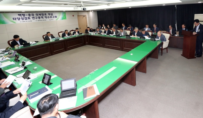 인천시 옹진군은 백령도-중국 웨이하이 구간 국제항로 개설을 위한 타당성검토 연구용역에 착수했다.