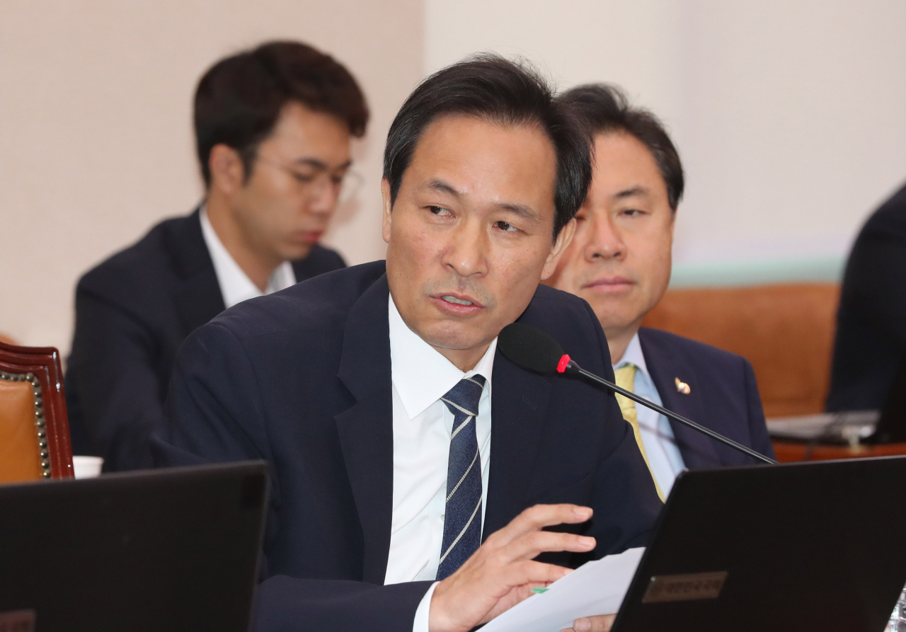 더불어민주당 우상호 의원이 10일 오전 국회에서 열린 문화체육관광위원회 국정감사에서 질의하고 있다. 연합뉴스