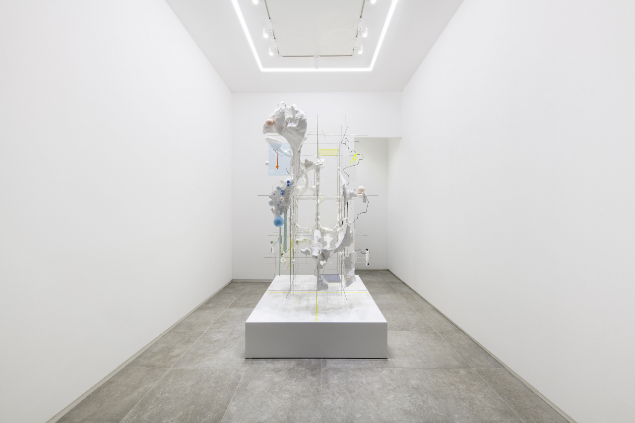 이형구, X, 2019, 191ⅹ120ⅹ153cm, 모델링 컴파운드, 의료용 석고붕대, 혼합재료 [사진제공=P21]