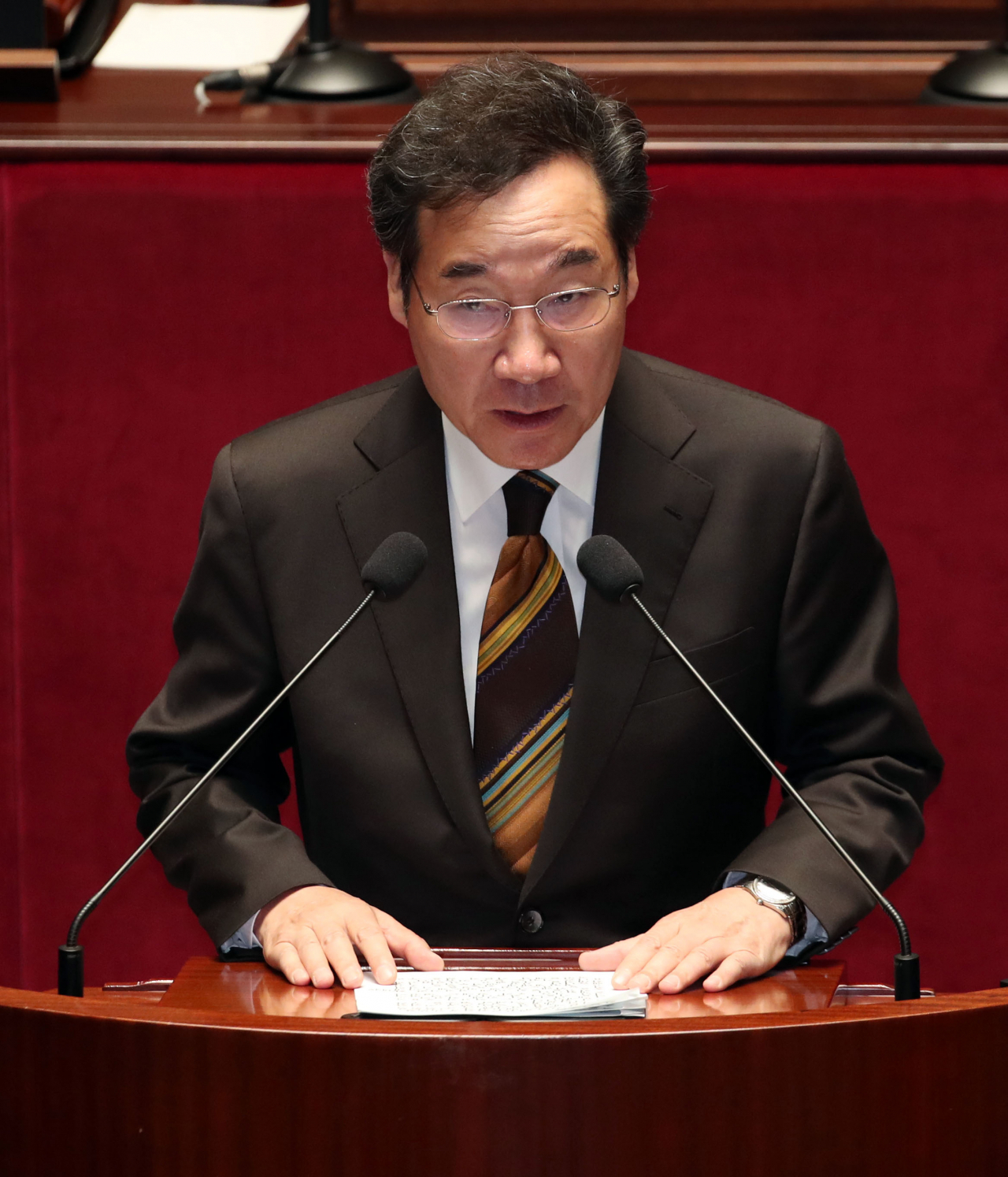 이낙연 국무총리가 28일 국회에서 열린 예산결산특별위원회 전체회의에서 인사말을 하고 있다. ［연합］