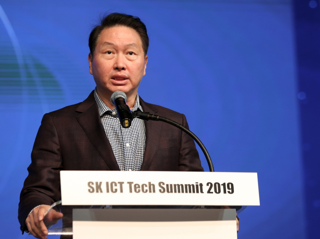 최태원 SK 회장이 28일 서울 광진구 워커힐 호텔에서 열린 'SK ICT Tech Summit 2019' 개막식에서 개회사를 하고 있다. [SK그룹 제공]