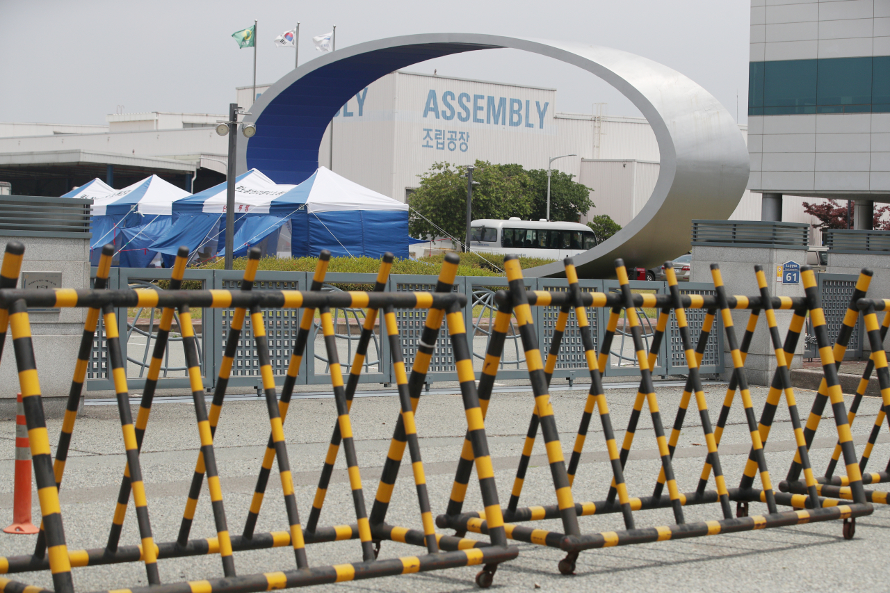 부산 강서구 르노삼성자동차 부산공장에서 근로자들이 작업하고 있다. [연합] 르노삼성자동차 부산공장 모습. [연합]