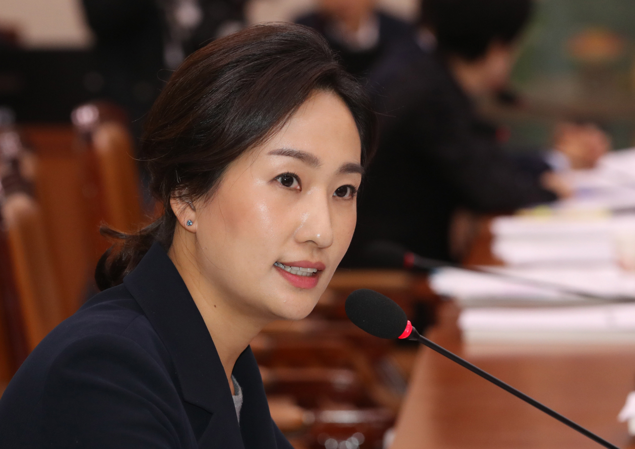 김수민 바른미래당 의원이 10일 오전 국회에서 열린 문화체육관광위원회 국정감사에서 질의하고 있다. [연합]