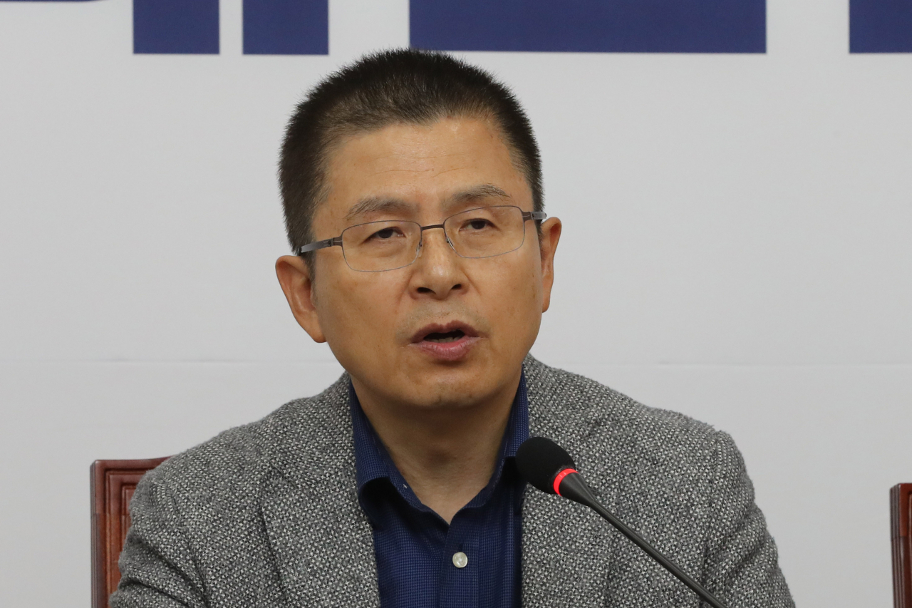 황교안 자유한국당 대표가 30일 오전 국회에서 열린 최고위원-중진의원 연석회의에서 발언하고 있다. [연합]