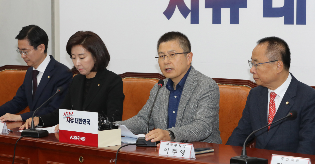 황교안 자유한국당 대표가 30일 오전 국회에서 열린 최고위원-중진의원 연석회의에서 발언하고 있다. [연합]