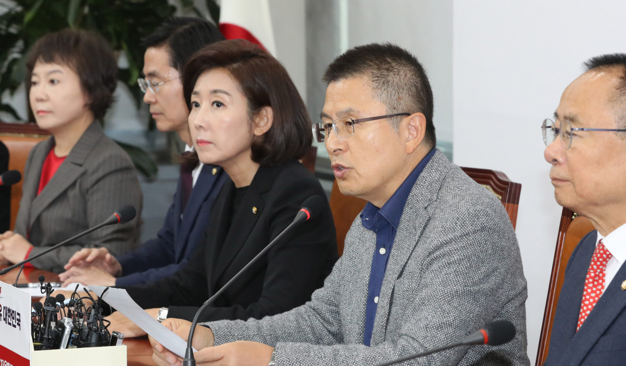 자유한국당 황교안 대표가 30일 오전 국회에서 열린 최고위원-중진의원 연석회의에서 발언하고 있다. 연합뉴스
