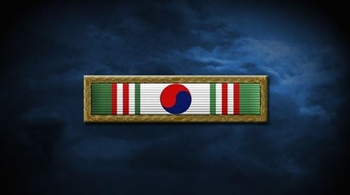 대한민국 영공 수호에 나선 미7공군 장병 군복에 문재인 대통령이 수요한 ‘태극문양’ 부대 표창 착용이 허용된다고 미군 측이 홈페이지를 통해 30일 공지했다. [미7공군 홈페이지]