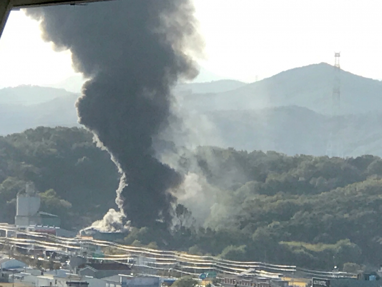대구 달성군 폐기물 처리업체 화재 발생 모습.[독자 제공]