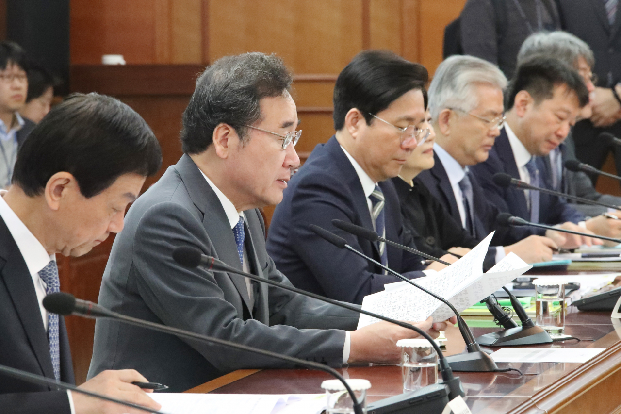 이낙연 국무총리가 31일 정부서울청사에서 열린 국정현안점검조정회의에서 발언하고 있다. ［연합］